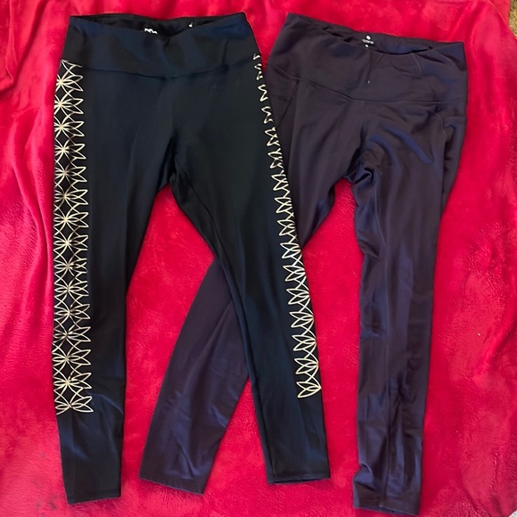 A pair of Maurice’s in motion (black/gold), pair of apana (dark purple) both M - Picture 1 of 4